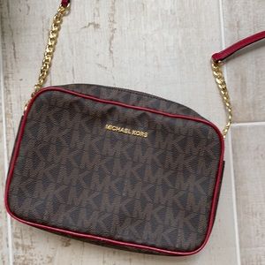 MICHAEL KORS Signature Red Trimmed Jet Set Cross Body with Chain/Leather Strap